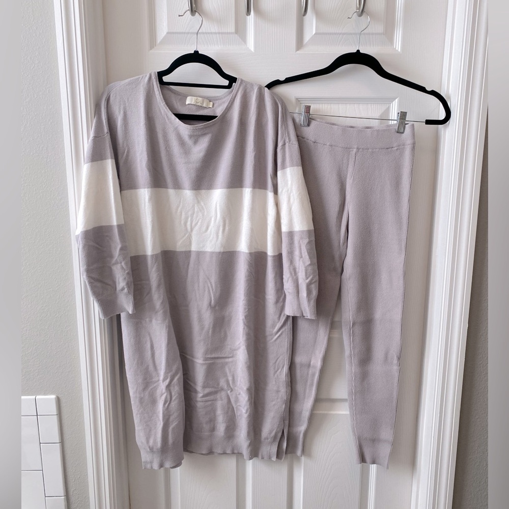 Lounge set. Long sweatshirt with matching leggings.